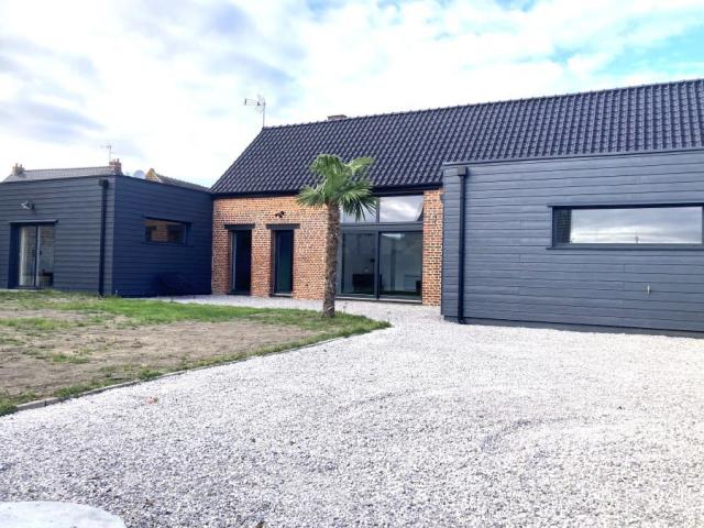 Grange entièrement rénovée en plain-pied, développant 160m2 