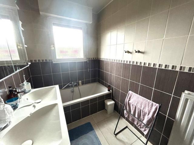 Plain pied individuel de 98,6m2 bâti sur une parcelle de 947