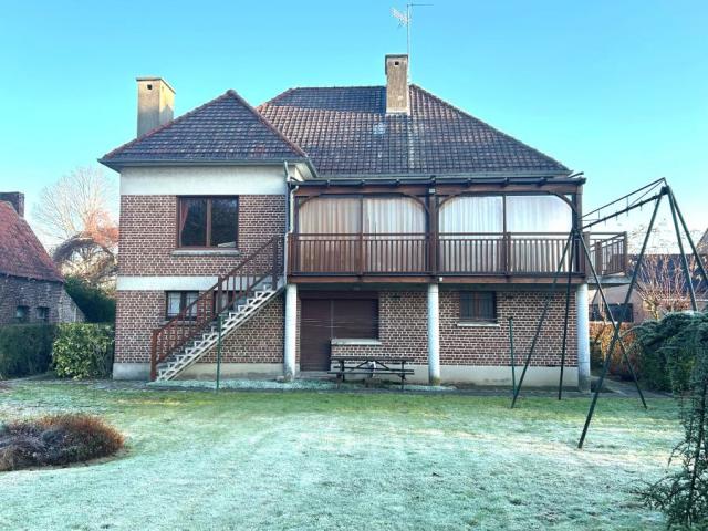 Proche des commodités beau potentiel pour cette maison indiv