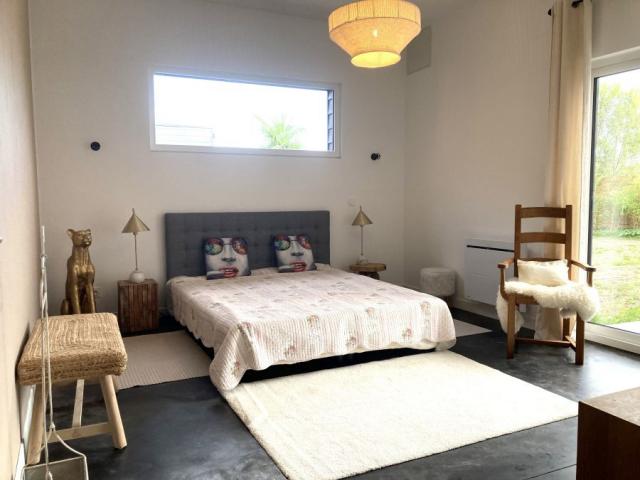 Grange entièrement rénovée en plain-pied, développant 160m2 