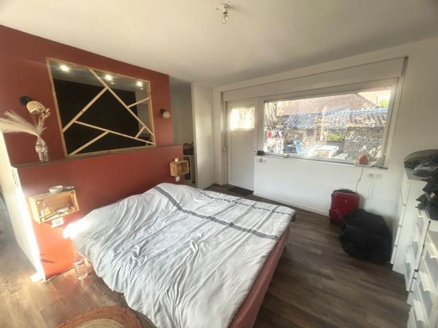 Maison de campagne bénéficiant de beaux volumes bâtie sur 18