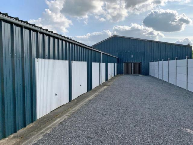 EXCLUSIVITE ! Idéal investisseurs ! Lot de 19 garages + 1 bo