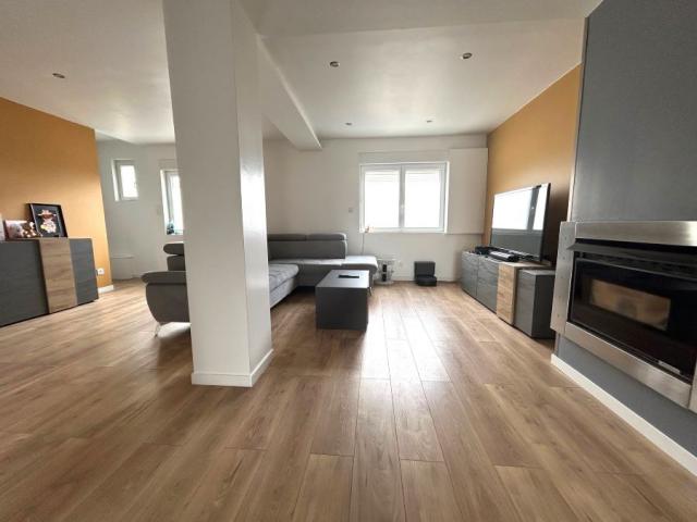 Maison semi-individuelle de 118m2 rénovée bâtie sur une parc