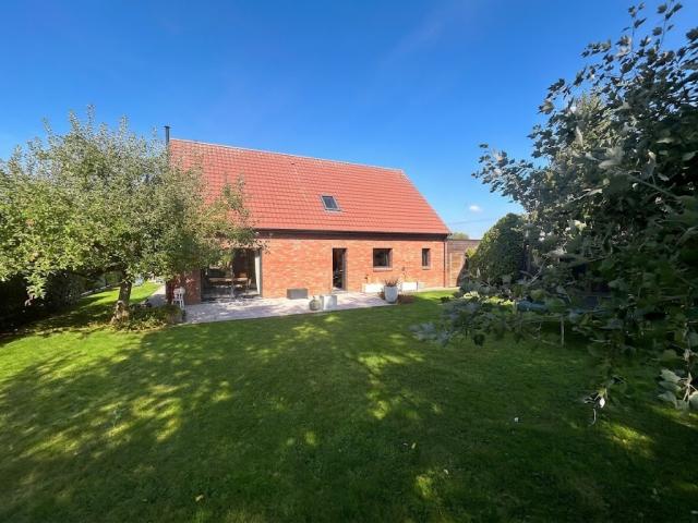 Pavillon individuel semi plain-pied de 2017 développant 142,