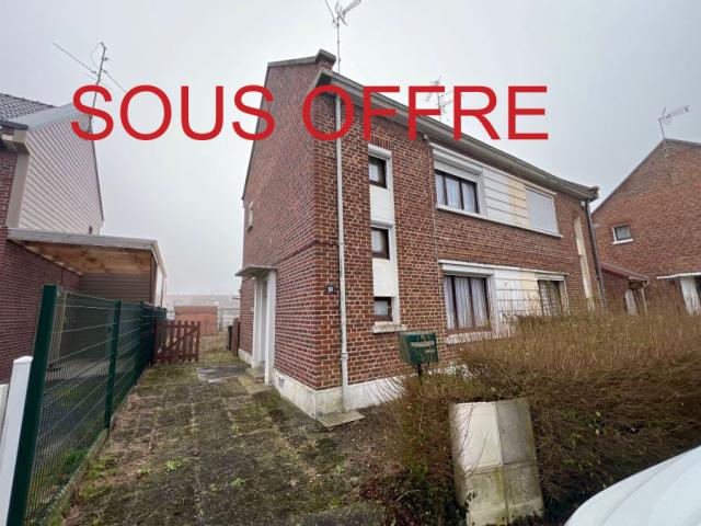 Semi individuelle de 72m2 + garage à rénover, bâtie sur 261m