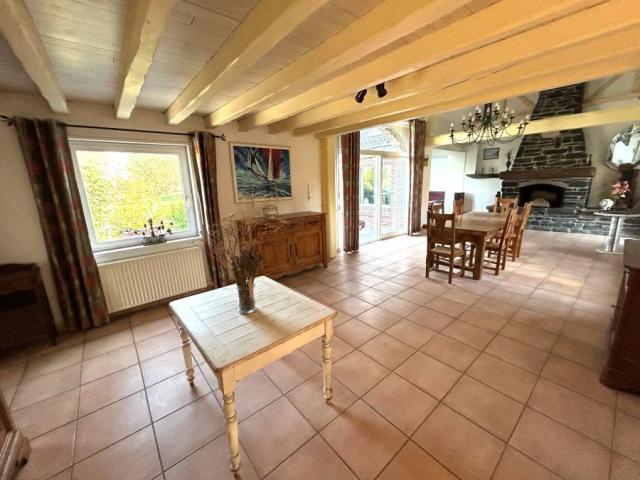 Fermette en L individuelle de 212m2 bâti sur une parcelle de