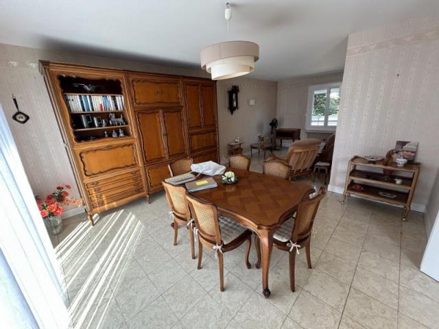 Plain pied individuelle à rénover développant 100m2 habitabl