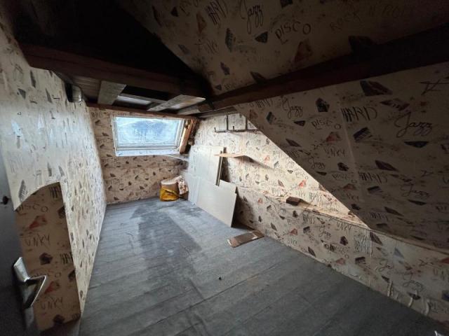 Fermette en L à rénover complétement développant 152m2 et bâ