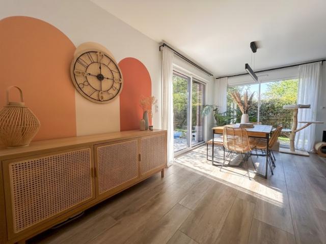 Pavillon individuel semi plain-pied de 2017 développant 142,