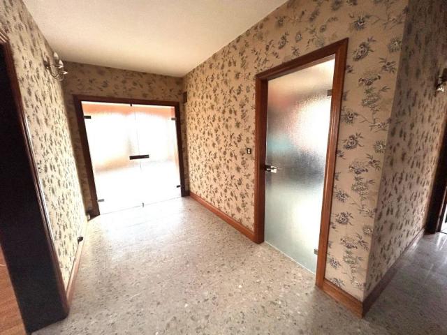 Proche des commodités beau potentiel pour cette maison indiv