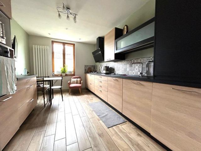Maison de campagne individuelle de 156m2 bâtie sur une parce
