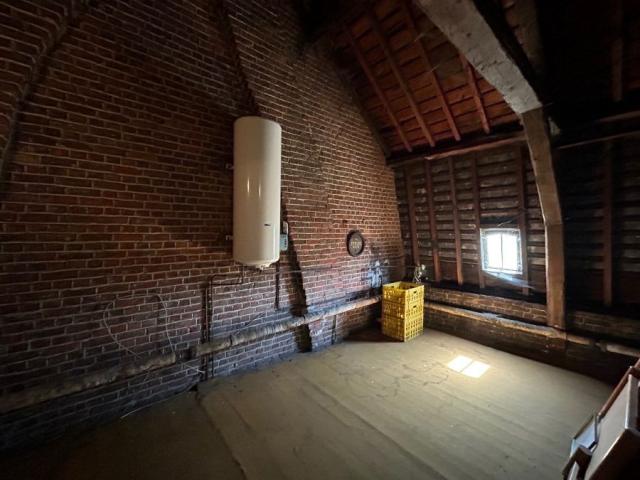Maison bourgeoise semi individuelle située proche des commod