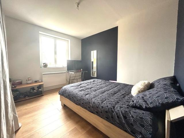 Maison de campagne semi individuelle développant 120m2 et bâ