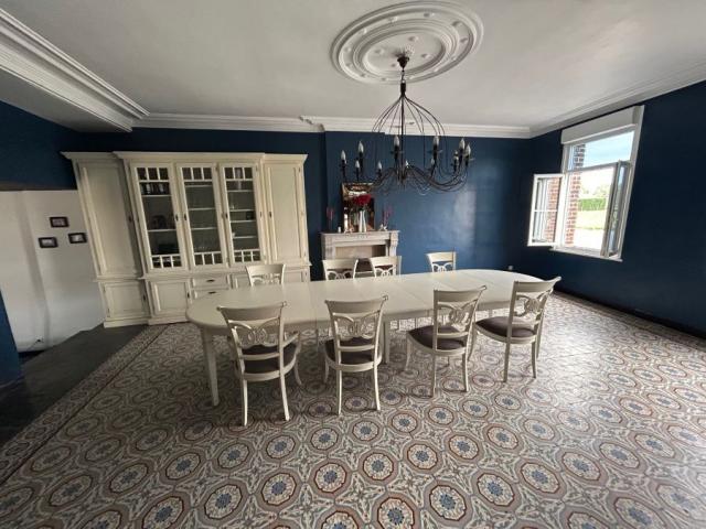 Fermette au carré bâtie sur une parcelle de 7042m2 et dévelo