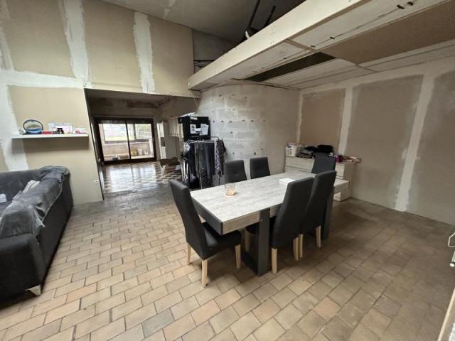 Proche A23, beau potentiel pour cette maison à rénover dével