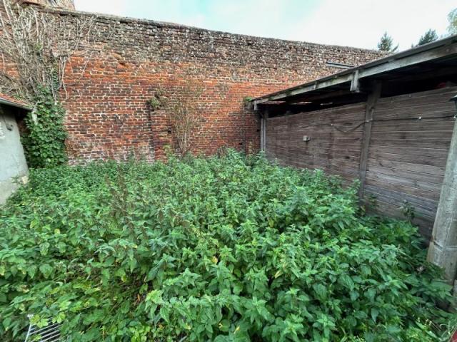 Fermette en L à rénover complétement développant 152m2 et bâ