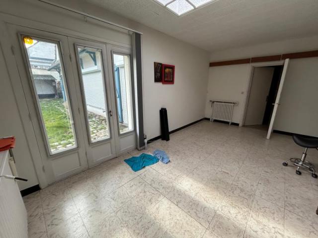 Centre ville, immeuble à usage mixte développant plus de 257