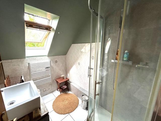 Pavillon individuel de 2000 développant 165m2 de superficie 