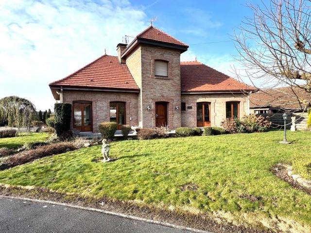 Pavillon individuel de 1989 semi plain pied développant 147m
