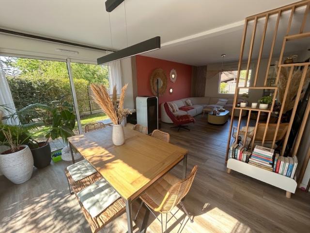 Pavillon individuel semi plain-pied de 2017 développant 142,