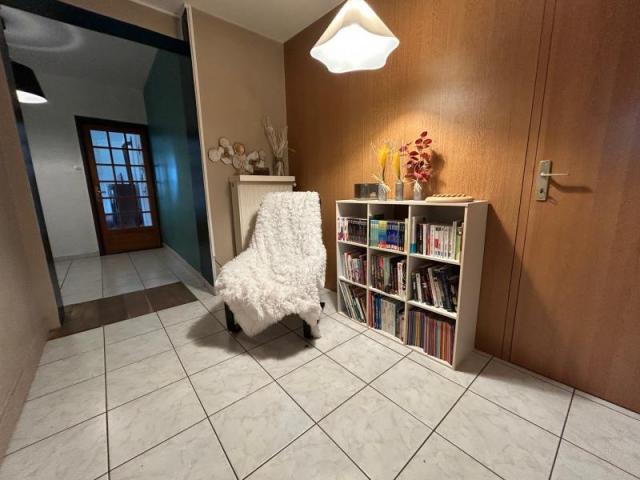 Belle maison de campagne bénéficiant de beaux volumes et bât