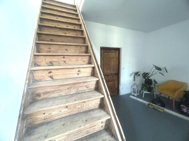 Maison de campagne bénéficiant de beaux volumes bâtie sur 18