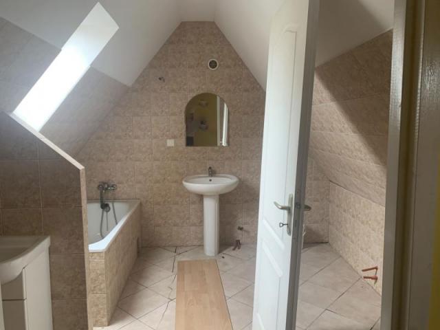 Maison de ville sur 3 niveaux à rénover complétement ! 
