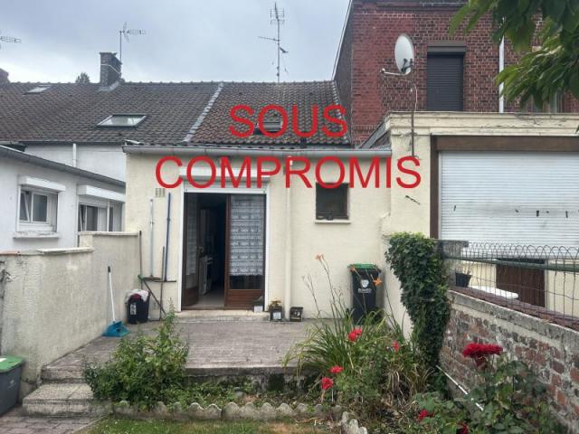 Maison de ville mitoyenne de 72,75m2 bâtie sur 183m2 de terr