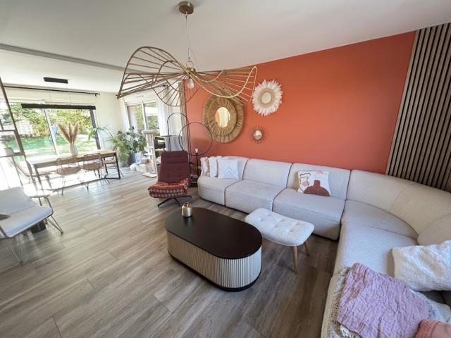 Pavillon individuel semi plain-pied de 2017 développant 142,