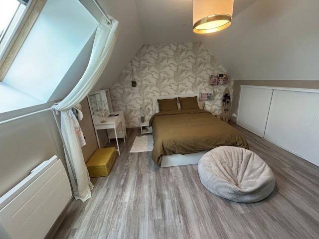 Pavillon individuel semi plain-pied, développant 141m2 et bâ