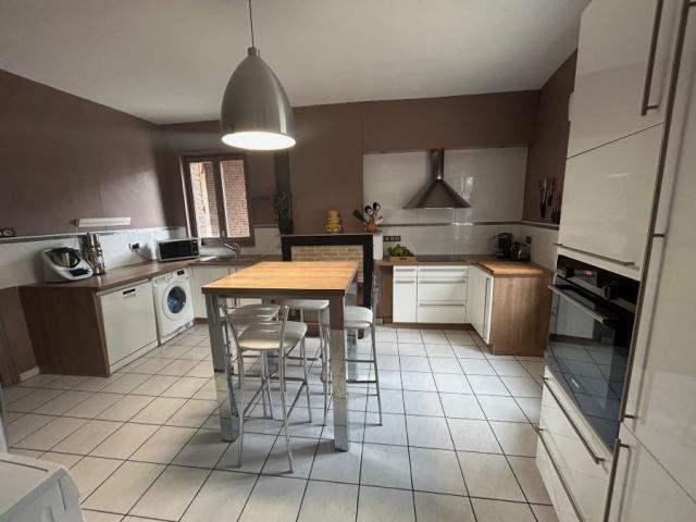 Fermette au carré bâtie sur une parcelle de 7042m2 et dévelo