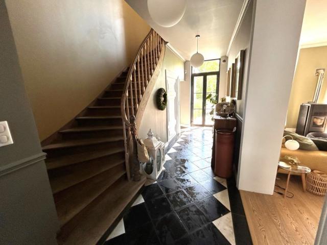 Proche des accès autoroutiers et des commodités ! Rénovation