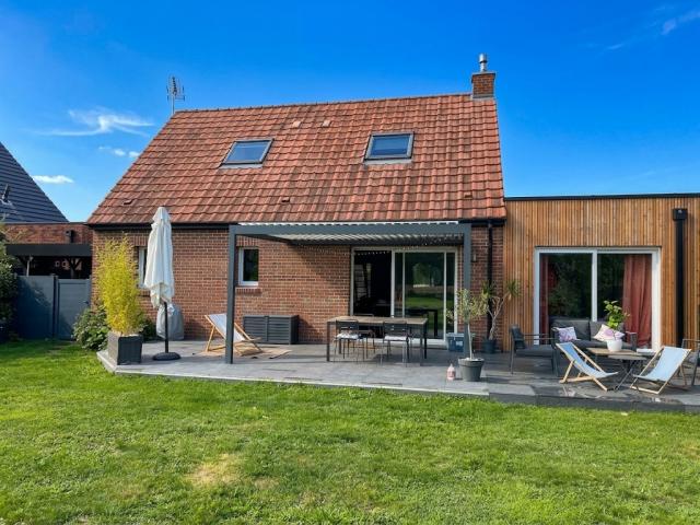 Pavillon individuel semi plain-pied, développant 141m2 et bâ
