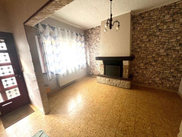 Maison 1930 centre ville, mitoyenne développant 80,37m2 et b
