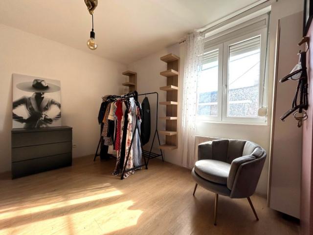 Maison de ville mitoyenne des années 30 développant 73,38m2 