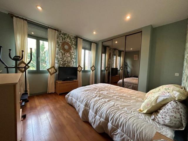 Belle maison de campagne bénéficiant de beaux volumes et bât