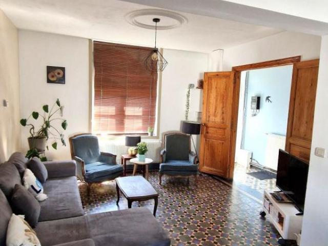 Maison 1930 semi individuelle développant 119m2 et bâtie sur