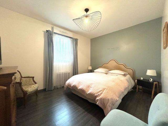 Pavillon individuel R+1 de 2012 développant 115m2 et bâti su