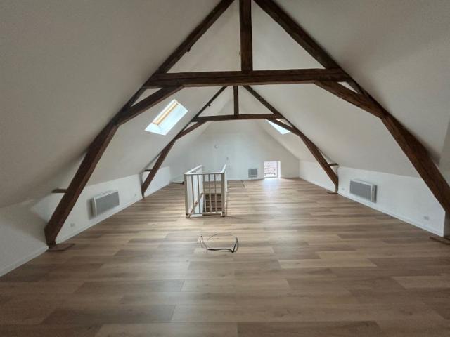 Fermette au carré bâtie sur une parcelle de 7042m2 et dévelo