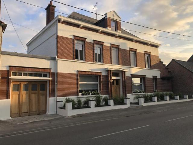 Maison de style bourgeoise double distribution développant 2