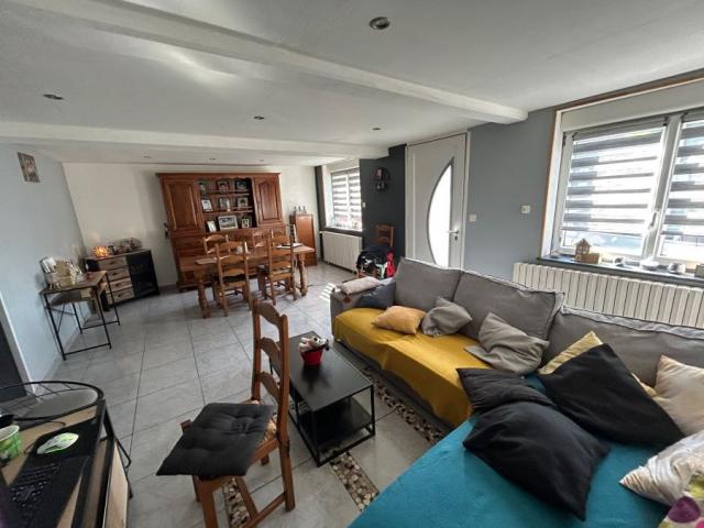 Maison mitoyenne plain-pied secteur proche accès autoroute, 