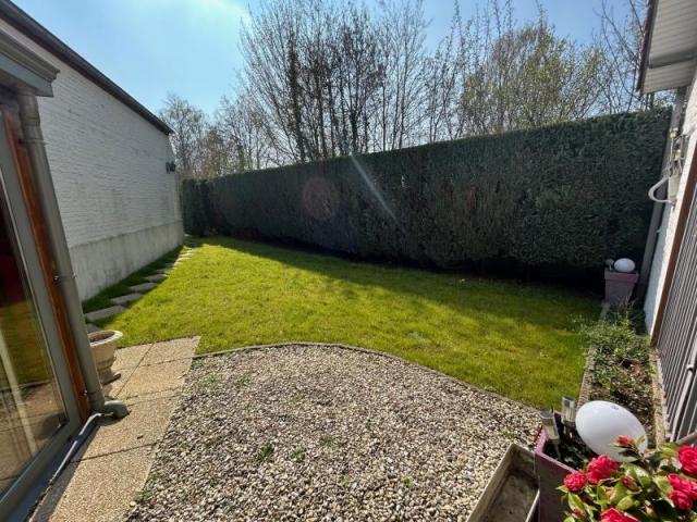 Maison bourgeoise Semi individuelle développant de beaux vol