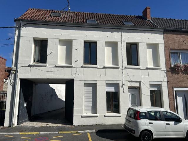 Hyper centre, maison semi individuelle à rénover de 92m2 ave