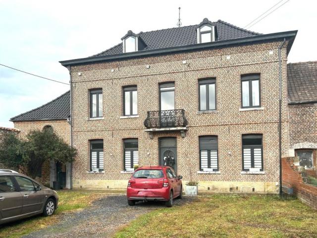 Maison de style Bourgeoise entièrement rénovée située au coe