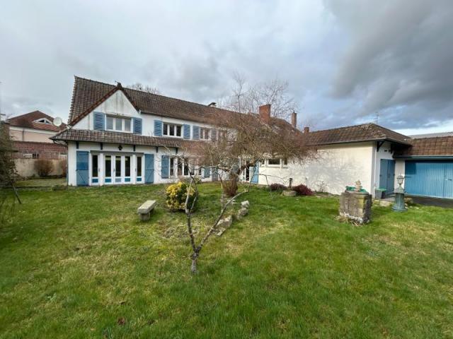 Centre ville, immeuble à usage mixte développant plus de 257