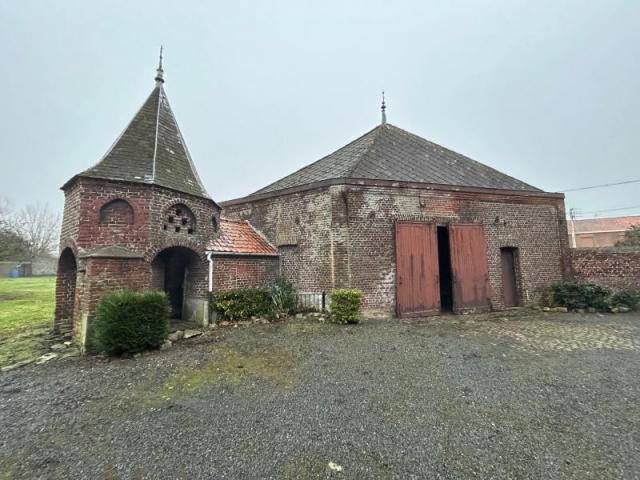 Corps de ferme individuelle comprenant : bâtisse principale 