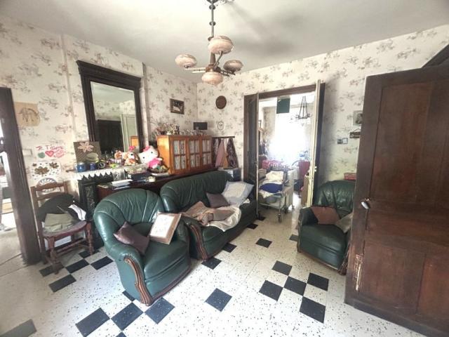 Maison de style bourgeoise, individuelle à rénover, développ