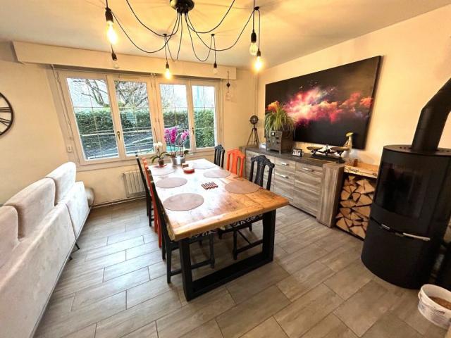 Proche du centre et des commodités, semi individuelle très b