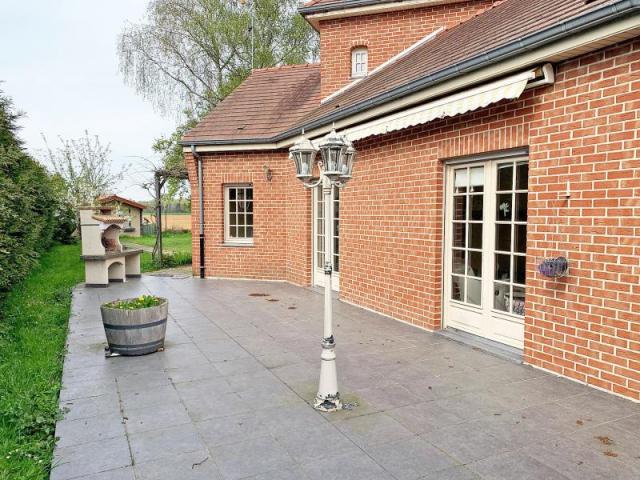Pavillon individuel de 2000 semi plain-pied bâti sur un terr