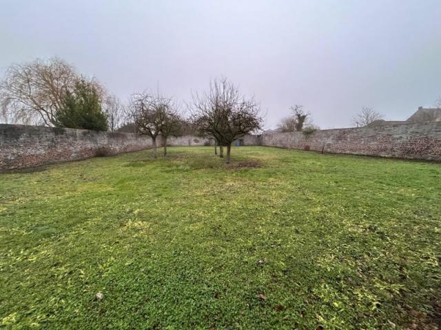 Corps de ferme individuelle comprenant : bâtisse principale 